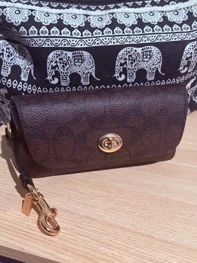 Coach Brown Leather Wristlet with Gold Hardware sunglasses 🕶️ case NWT